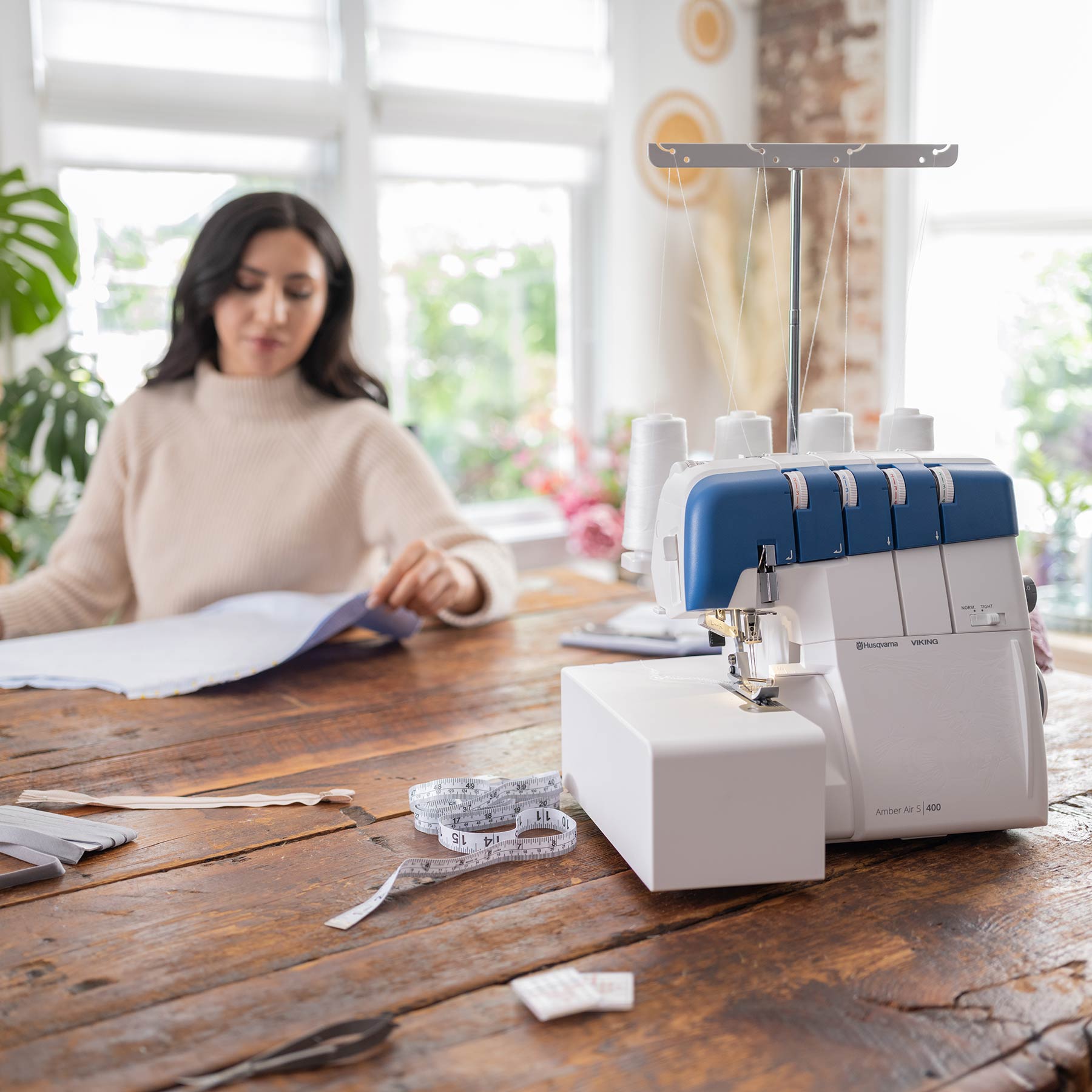 HUSQVARNA® VIKING® AMBER™ Air S | 400 Overlock Machine - Fashion Fabrics LLC