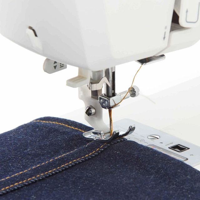 HUSQVARNA® VIKING® ONYX™ 30 Sewing Machine - Fashion Fabrics LLC
