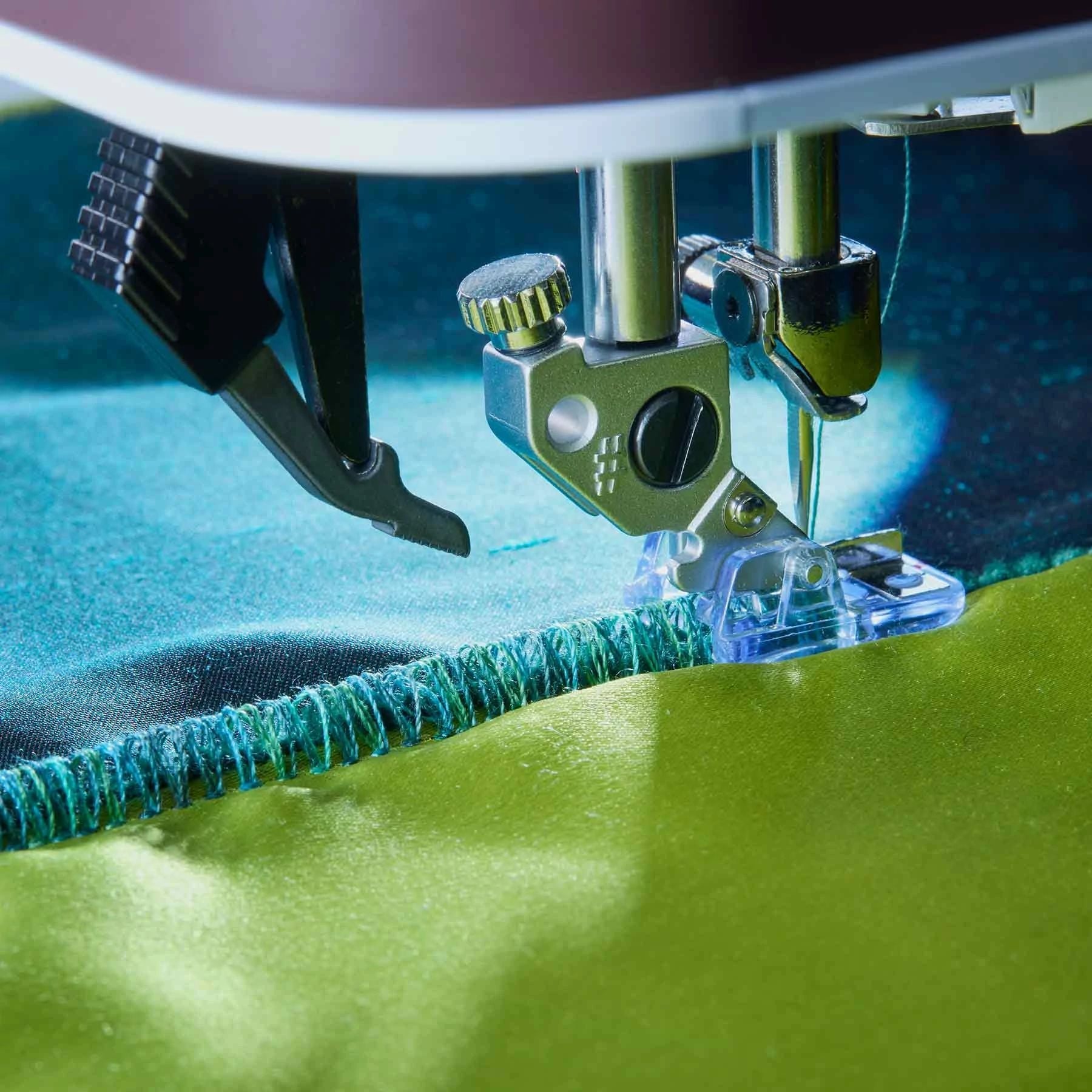 PFAFF® quilt expression™ 725 Sewing Machine - Fashion Fabrics LLC