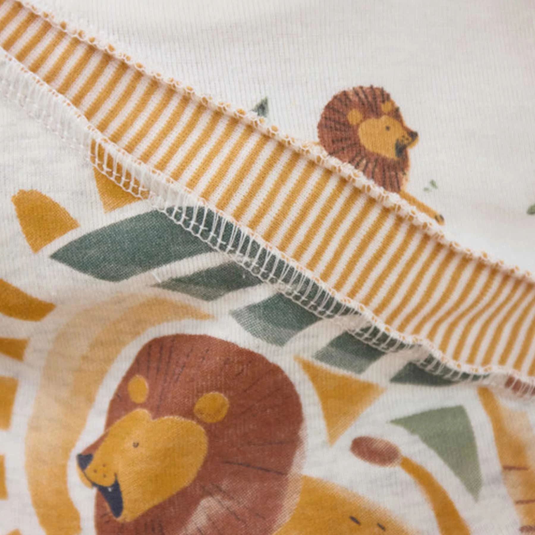 HUSQVARNA® VIKING® AMBER™ S | 300 Overlock Machine - Fashion Fabrics LLC