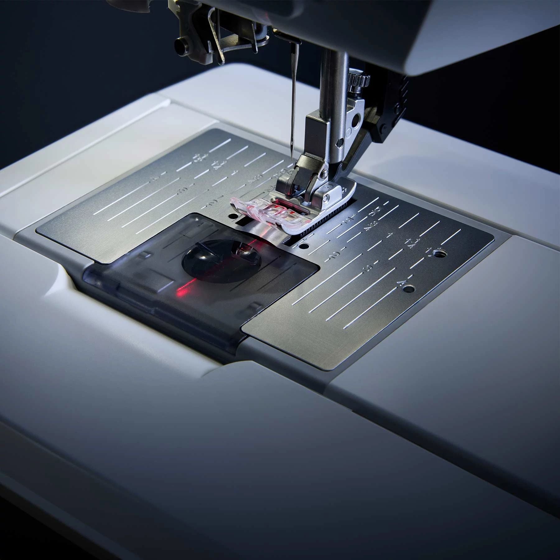 PFAFF® quilt expression™ 725 Sewing Machine - Fashion Fabrics LLC