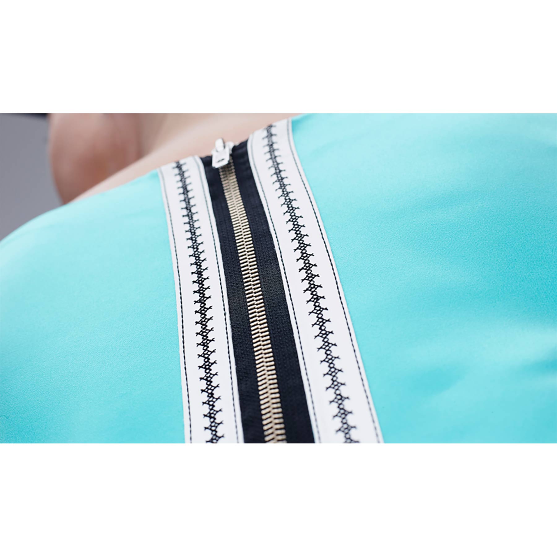 SMARTER BY PFAFF™ 260c Sewing Machine - Fashion Fabrics LLC