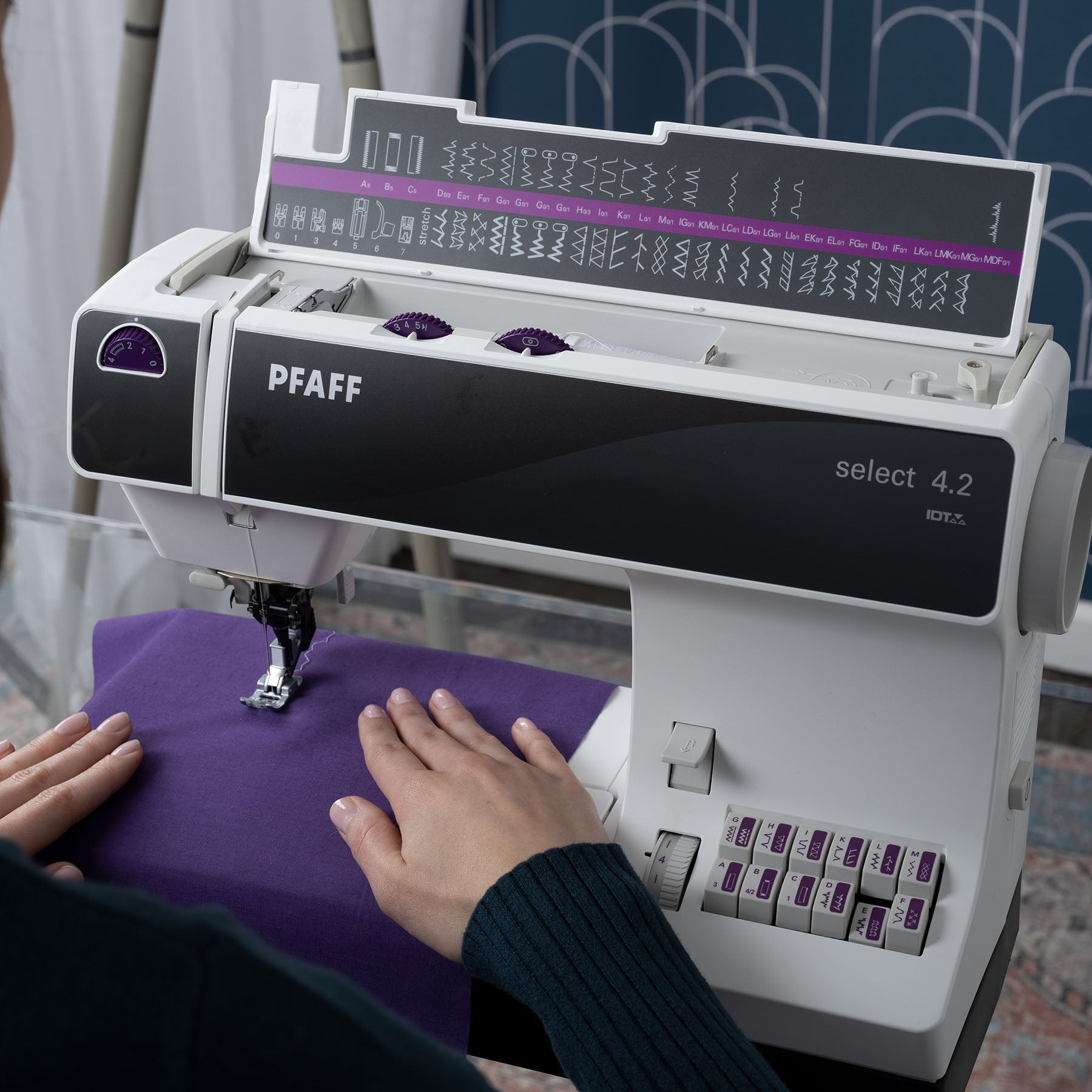 PFAFF® select™ 4.2 Sewing Machine - Fashion Fabrics LLC