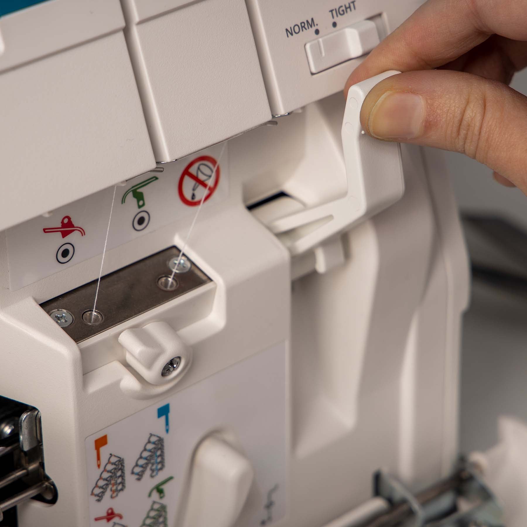 PFAFF® admire™ air 5000 Overlock Machine - Fashion Fabrics LLC
