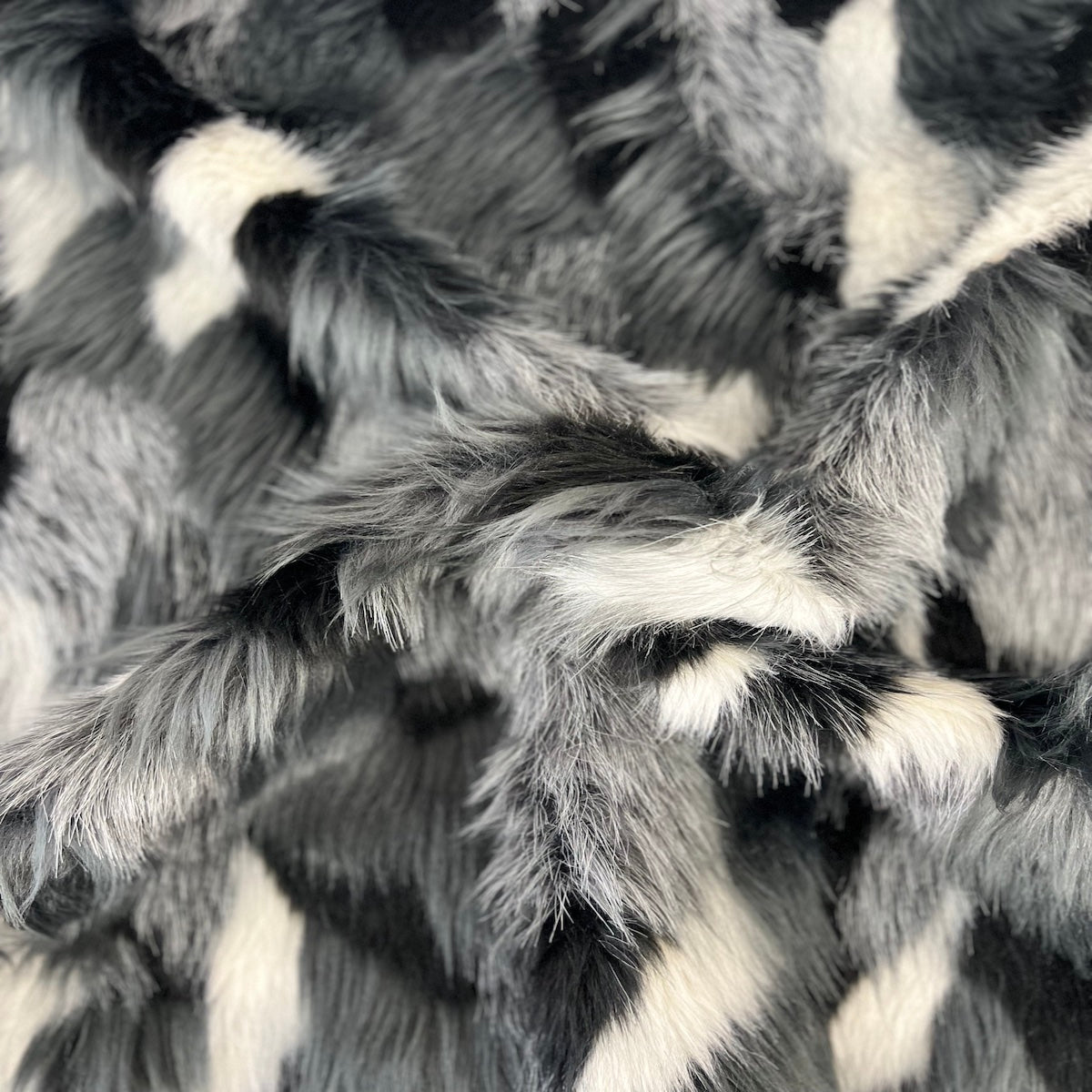 Noir | Gris | Tissu fausse fourrure patchwork multicolore blanc
