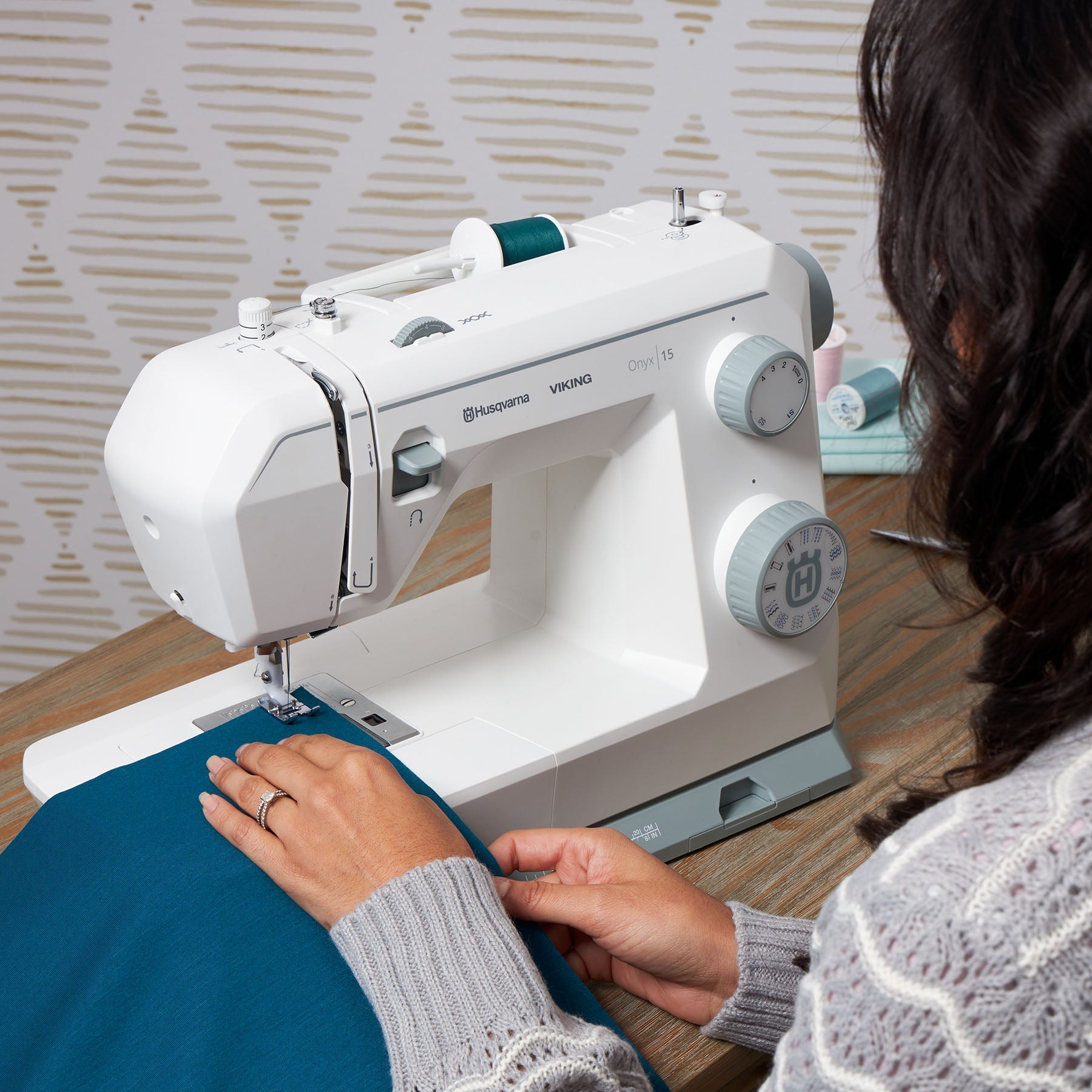 HUSQVARNA® VIKING® ONYX™ 15 Sewing Machine