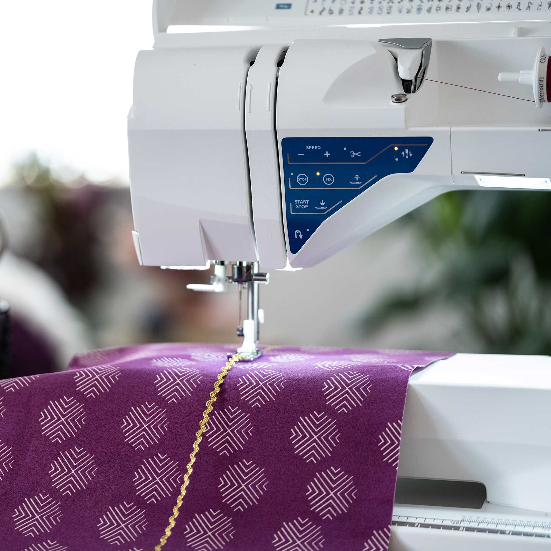 HUSQVARNA® VIKING® SAPPHIRE™ 930 Sewing Machine - Fashion Fabrics LLC