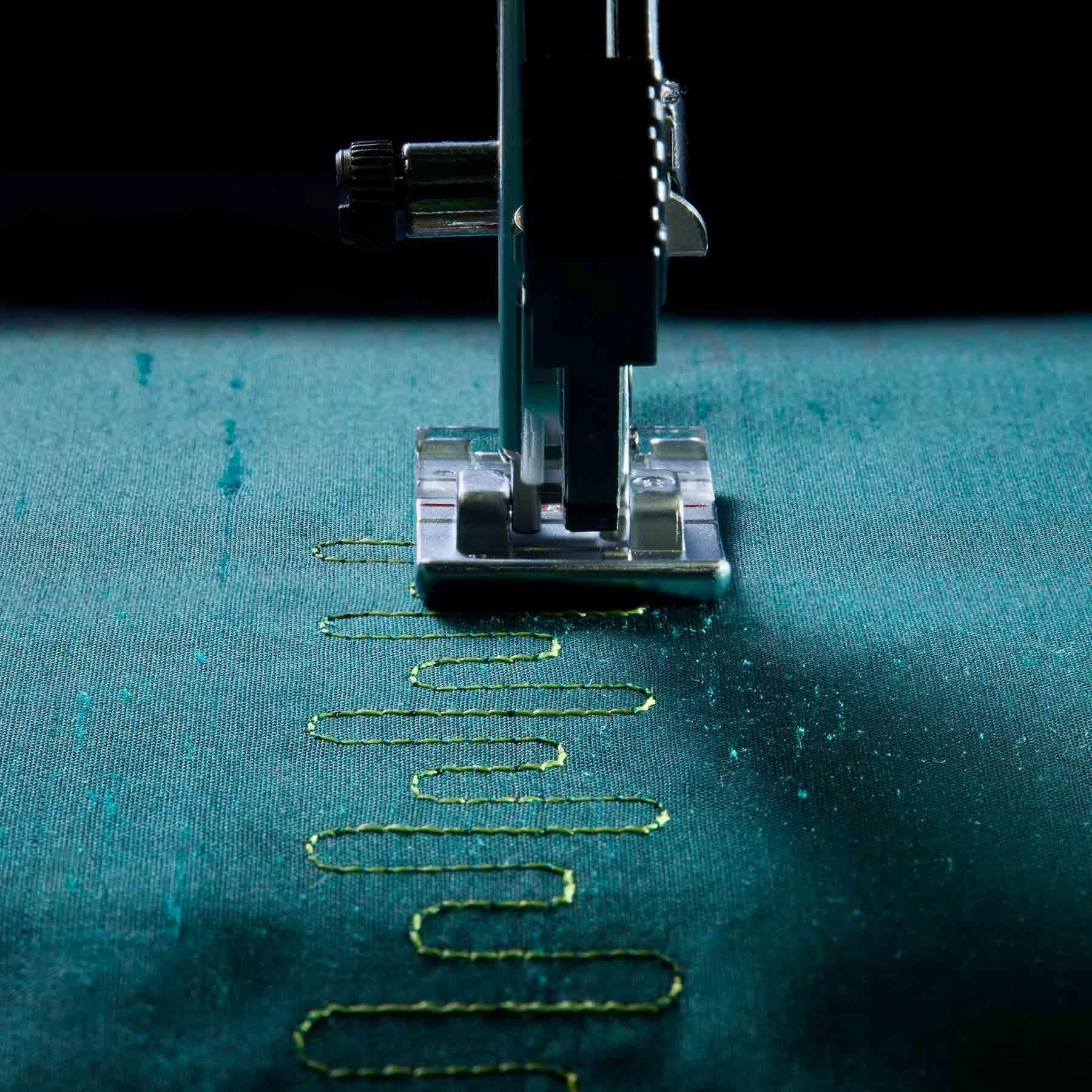 PFAFF® expression™ 715 Sewing Machine - Fashion Fabrics LLC