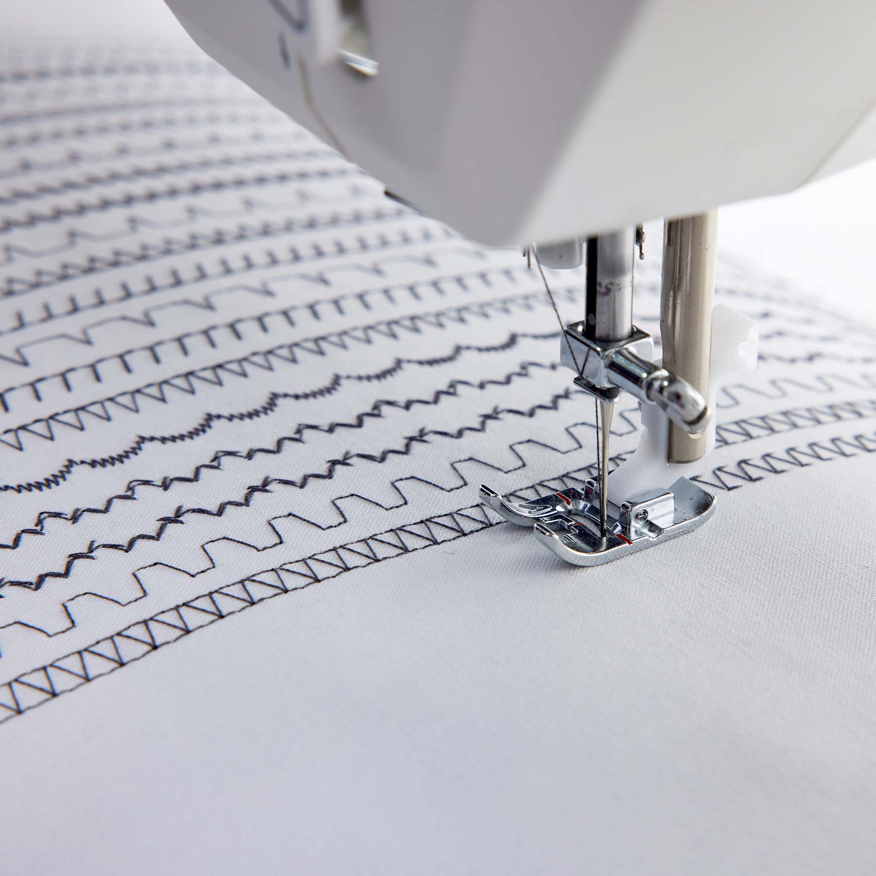 HUSQVARNA® VIKING® ONYX™ 15 Sewing Machine