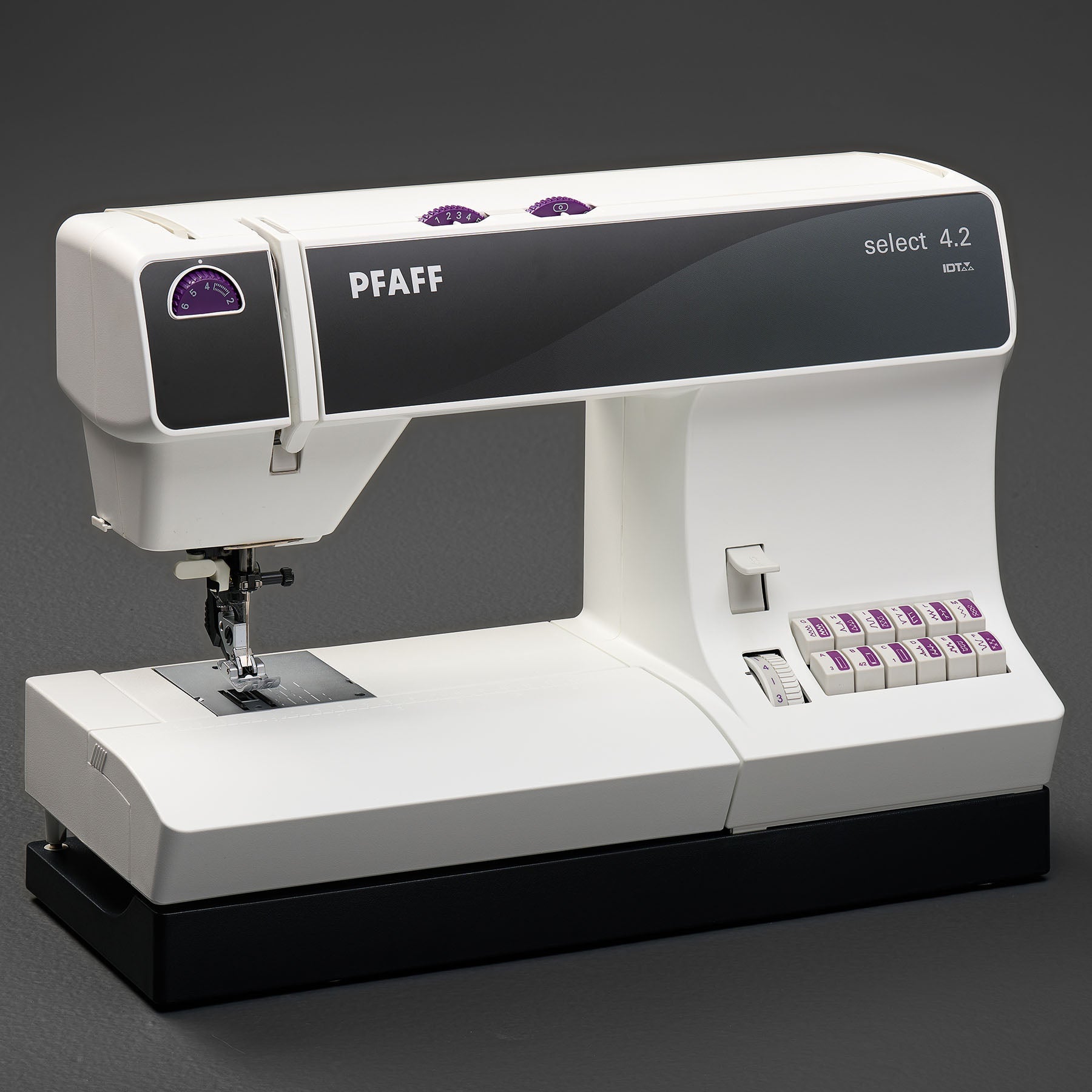 PFAFF® select™ 4.2 Sewing Machine - Fashion Fabrics LLC