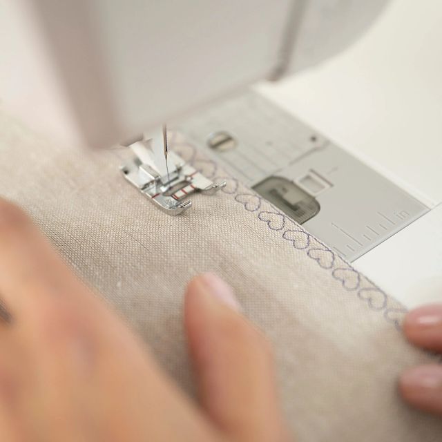 HUSQVARNA® VIKING® DESIGNER QUARTZ™ 29 Sewing & Embroidery Machine - Fashion Fabrics LLC