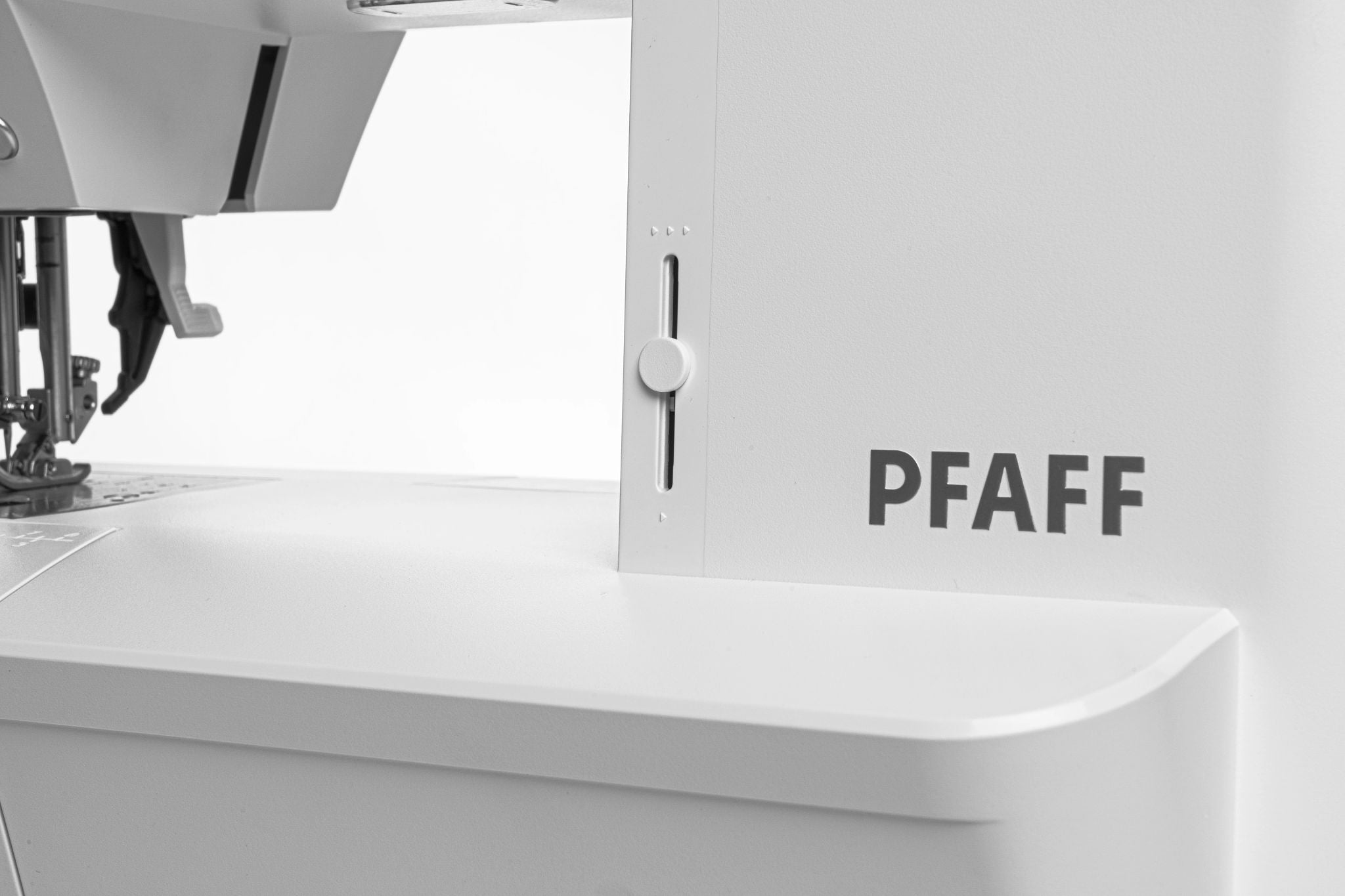 PFAFF® quilt ambition™ 635 Sewing Machine - Fashion Fabrics LLC