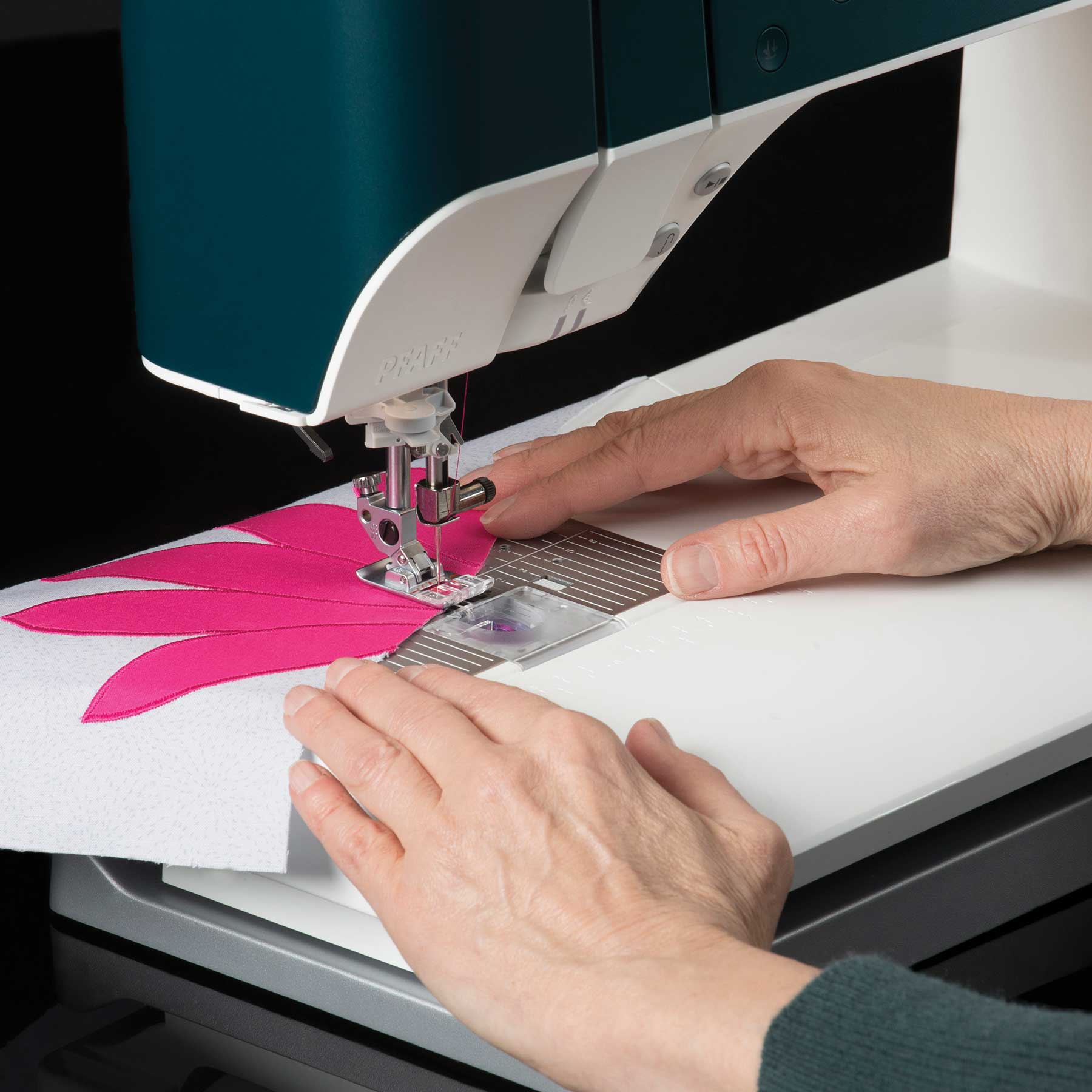 PFAFF® performance icon™ Sewing Machine - Fashion Fabrics LLC