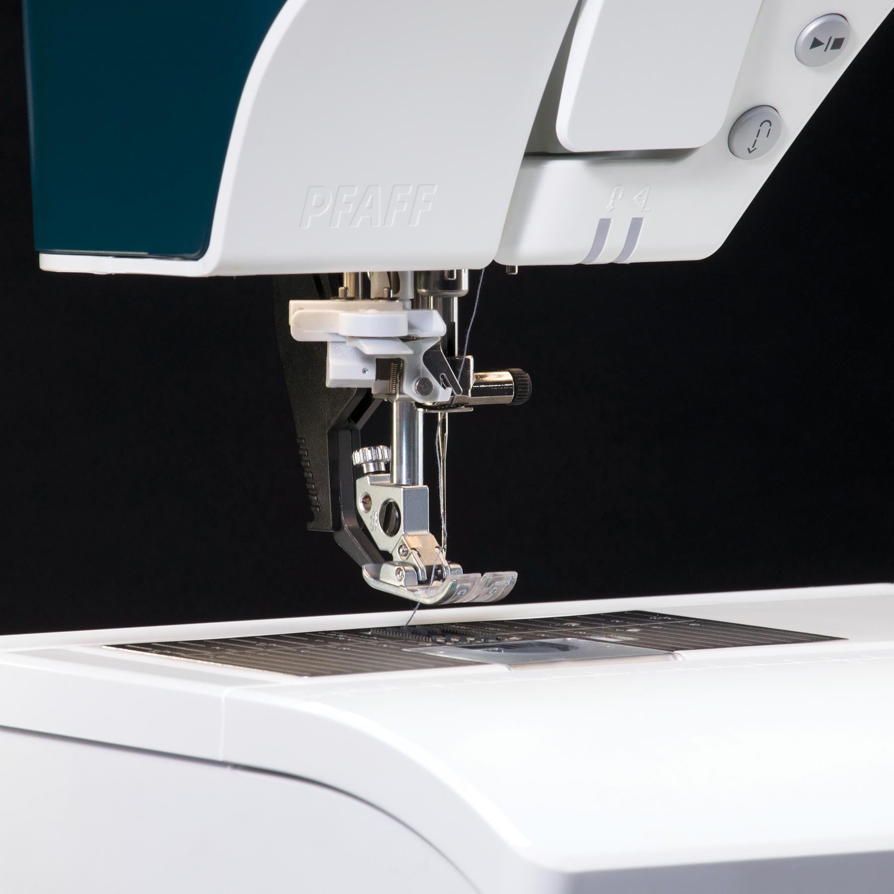 PFAFF® performance icon™ Sewing Machine - Fashion Fabrics LLC