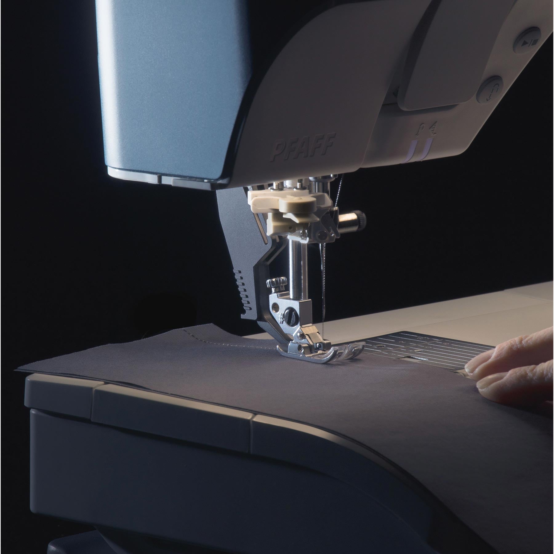 PFAFF® performance icon™ Sewing Machine - Fashion Fabrics LLC