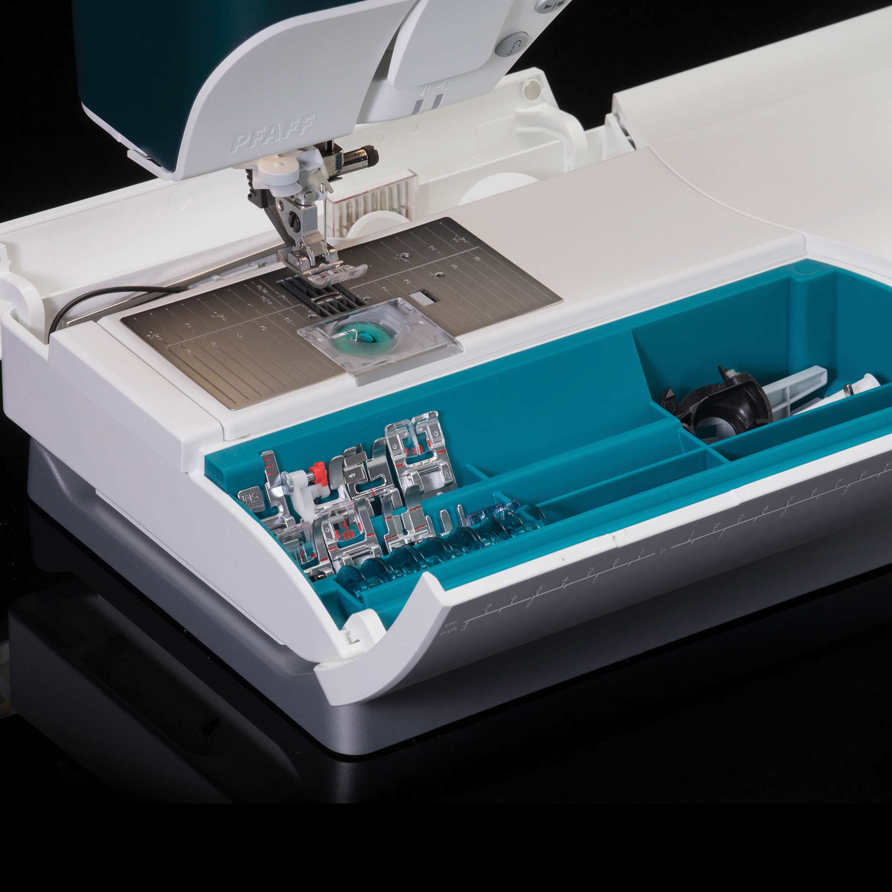 PFAFF® performance icon™ Sewing Machine - Fashion Fabrics LLC