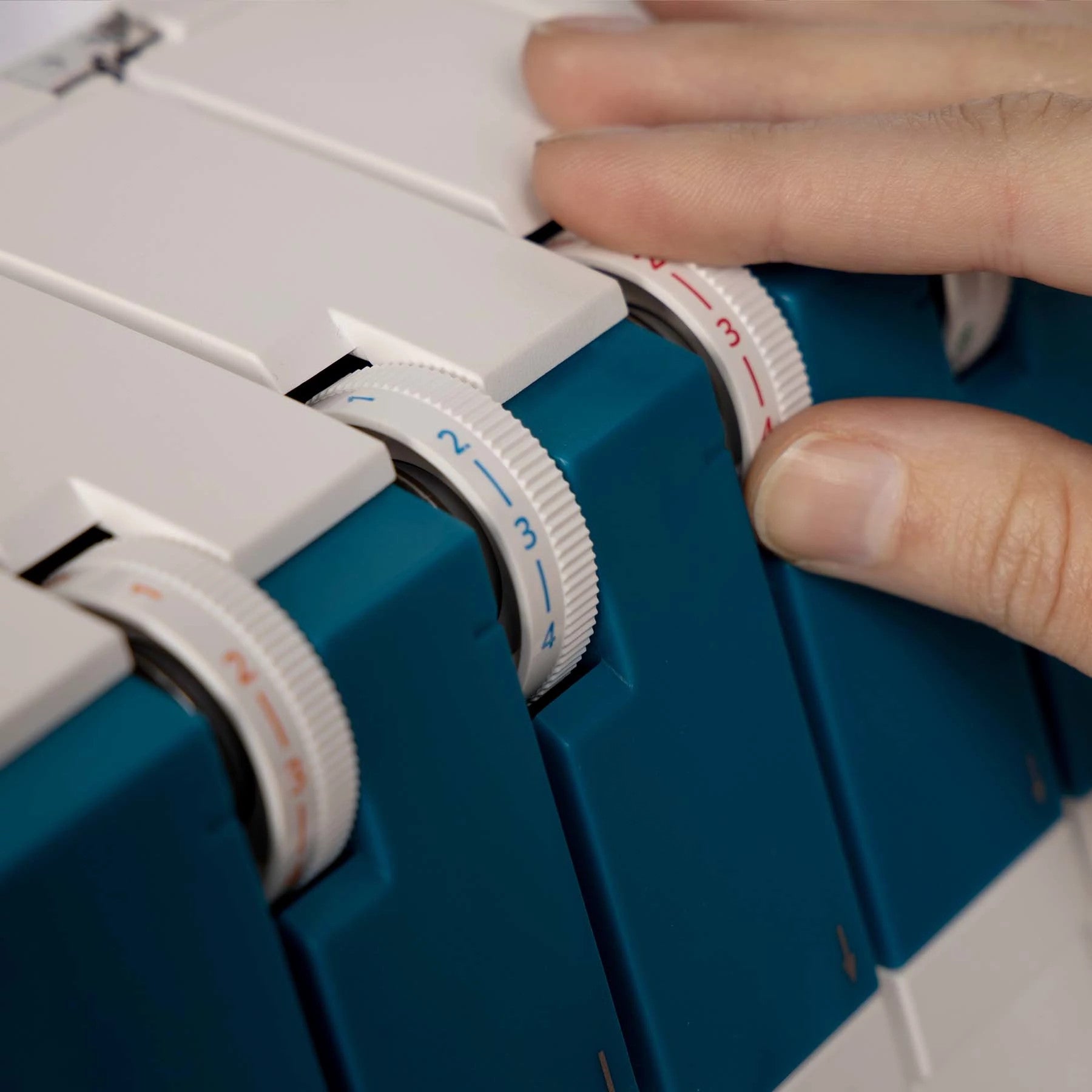 PFAFF® admire™ air 5000 Overlock Machine - Fashion Fabrics LLC