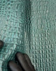 Tissu vinyle marron foncé avec des alligators marins