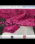 Tissu rodéo en velours extensible brodé de paillettes rose corail