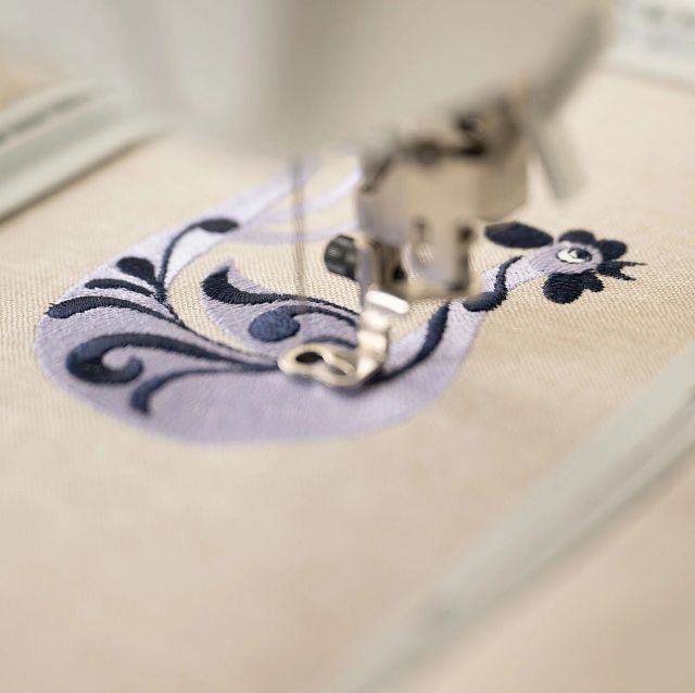 HUSQVARNA® VIKING® DESIGNER QUARTZ™ 29 Sewing & Embroidery Machine - Fashion Fabrics LLC