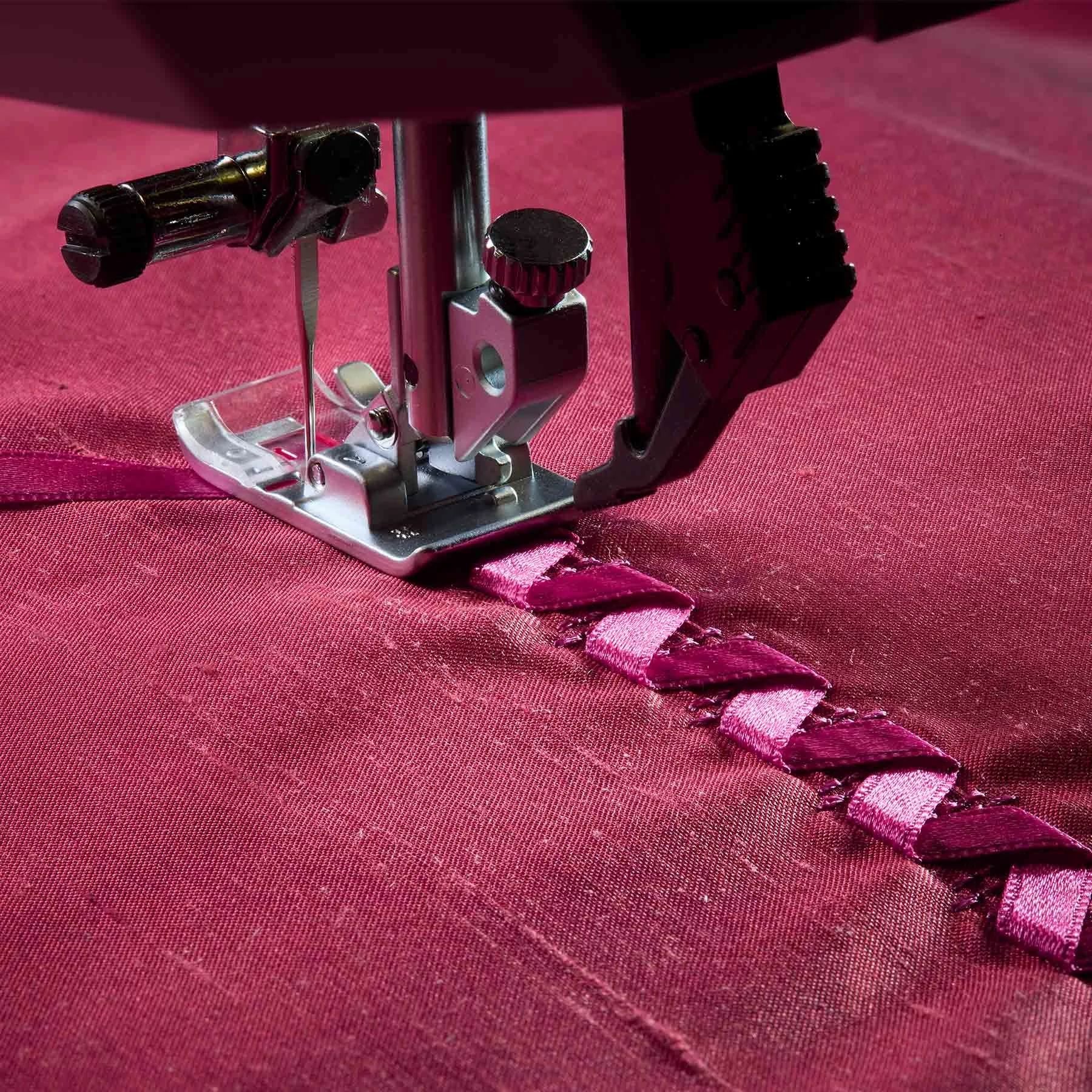 PFAFF® quilt expression™ 725 Sewing Machine - Fashion Fabrics LLC