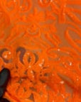Tissu en dentelle à paillettes extensibles Luna en maille noire irisée orange