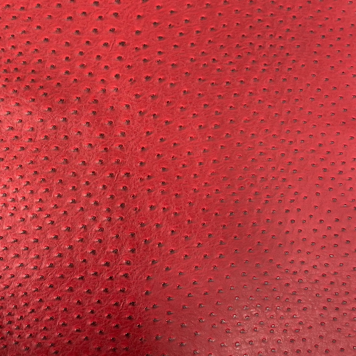 Tela de vinilo de piel sintética de avestruz Saratoga rojo rubí 