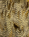 Tela marrón de piel sintética con plumas de puercoespín 