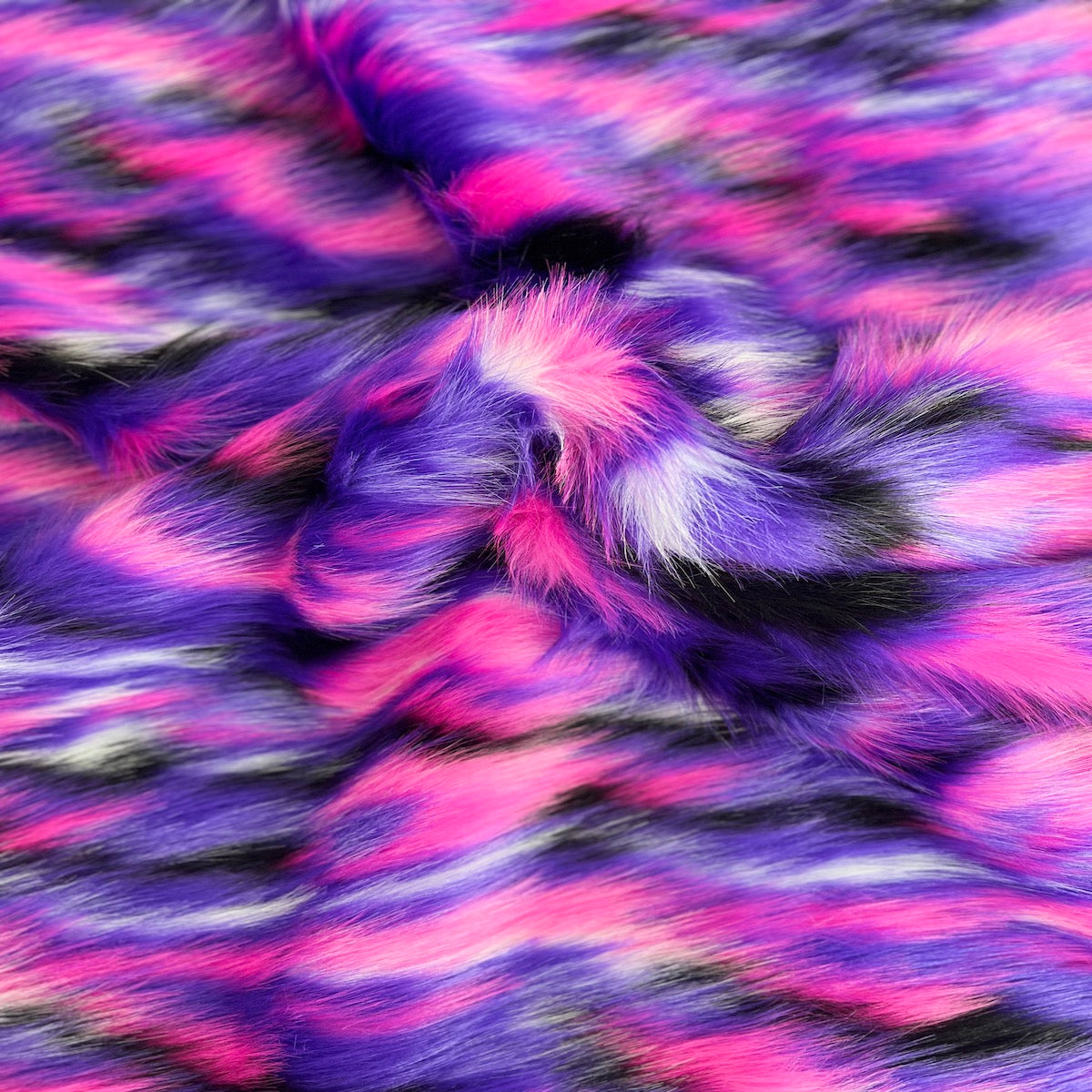 Tissu fausse fourrure Ysidro violet à poils longs multicolore 