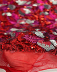 Tissu rouge à paillettes florales Giselle multicolore