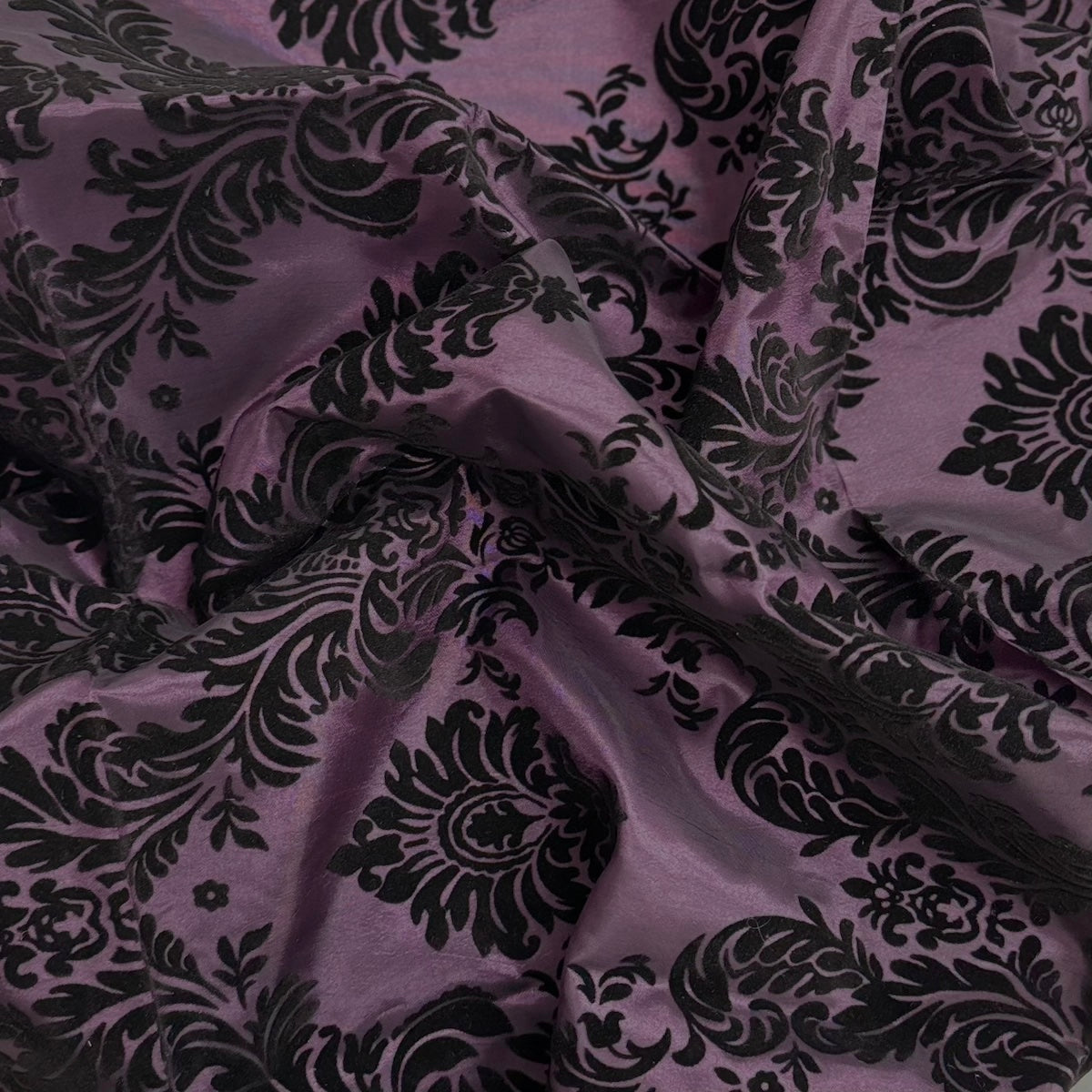 Púrpura ciruela | Tela de tafetán de terciopelo flocado damasco negro