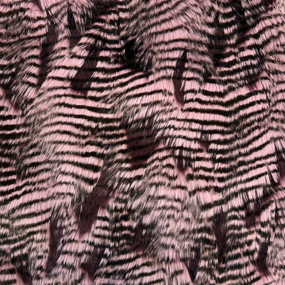 Tissu fausse fourrure en plumes de porc-épic violet lavande 