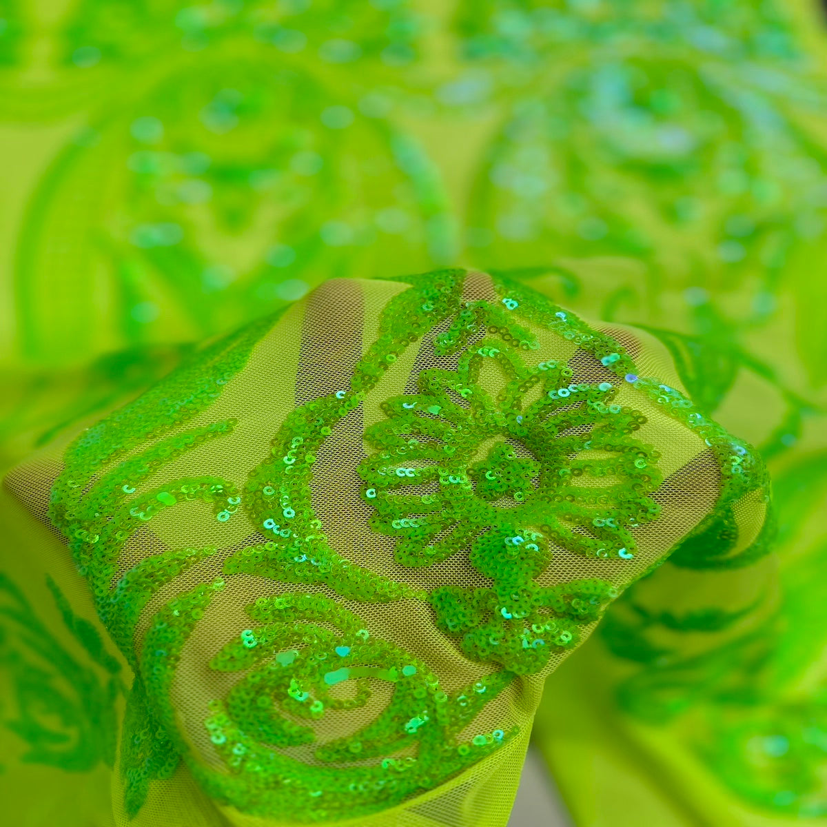Tissu en dentelle à paillettes Catina irisées vert citron 
