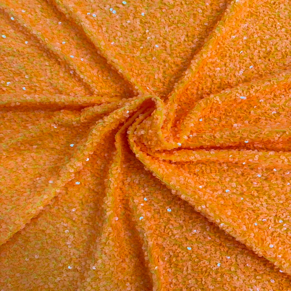Tela de rodeo de terciopelo elástico bordada con lentejuelas de rodeo naranja besadas por el sol