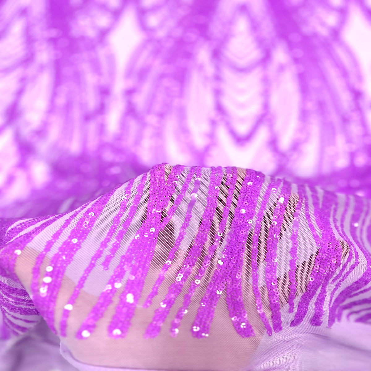 Tela de encaje de lentejuelas elásticas Selena Wave lavanda 