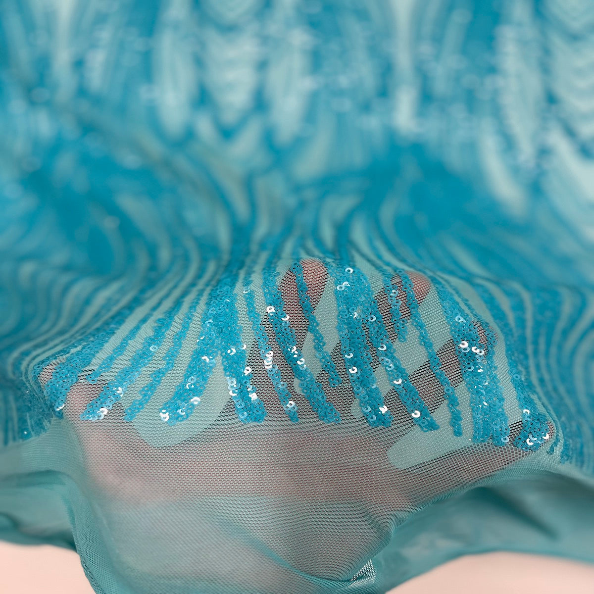 Tela de encaje de lentejuelas elásticas Selena Wave azul aguamarina 