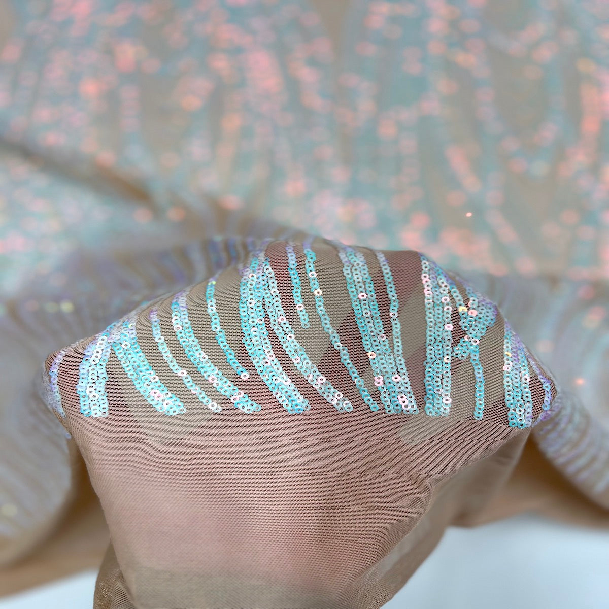 Bleu Perle Irisé | Tissu en dentelle extensible à paillettes Selena Wave beige foncé 