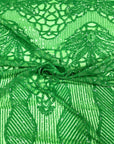 Tela de encaje de lentejuelas elásticas Bella Bee verde esmeralda 