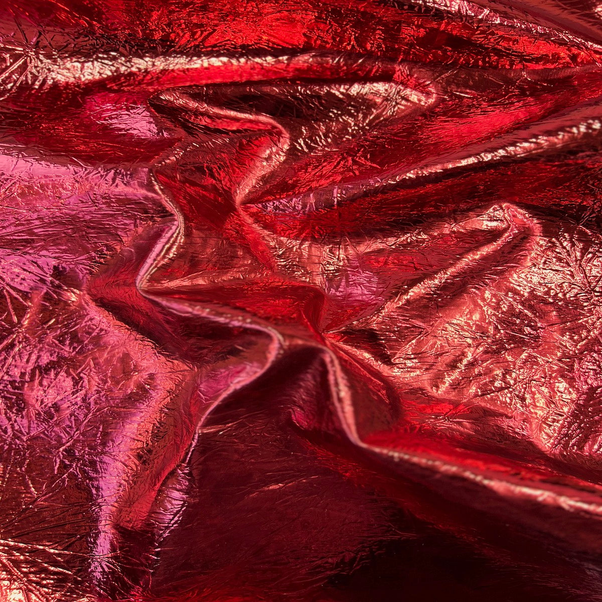 Tissu réfléchissant de vinyle de miroir de Chrome d&#39;aluminium en détresse écrasé rouge 