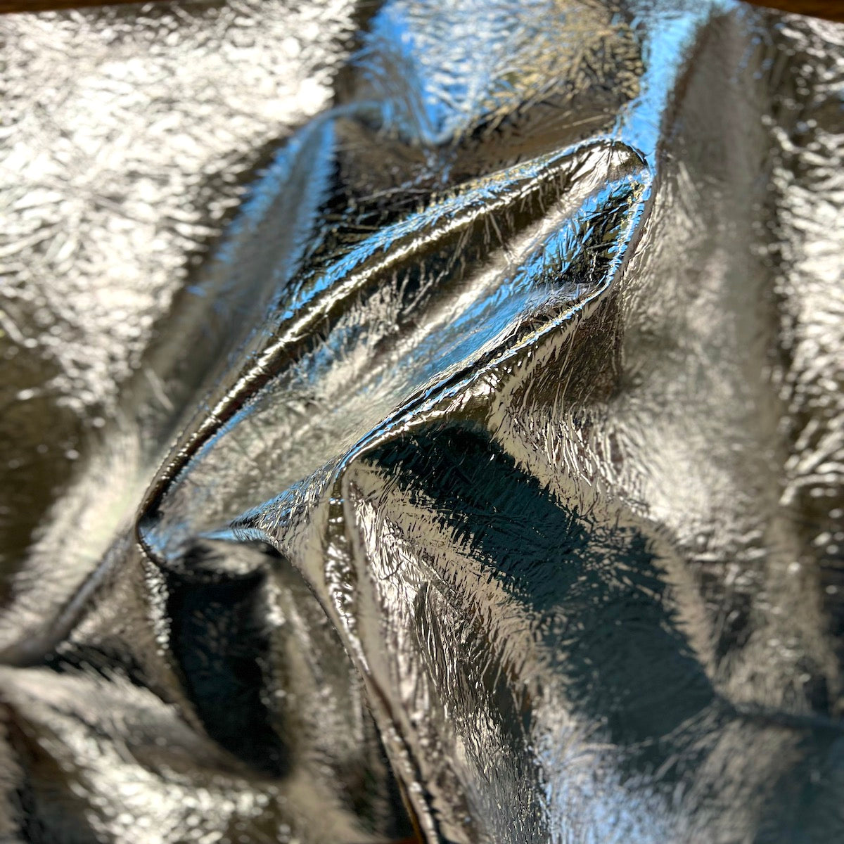 Tissu réfléchissant de vinyle de miroir de Chrome d&#39;aluminium en détresse écrasé par argent 